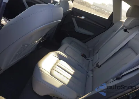 2018 Audi Q5 2.0T Premium/2.0T Tech Premium z USA, uszkodzony, nr VIN WA1BNBFY8J2040331